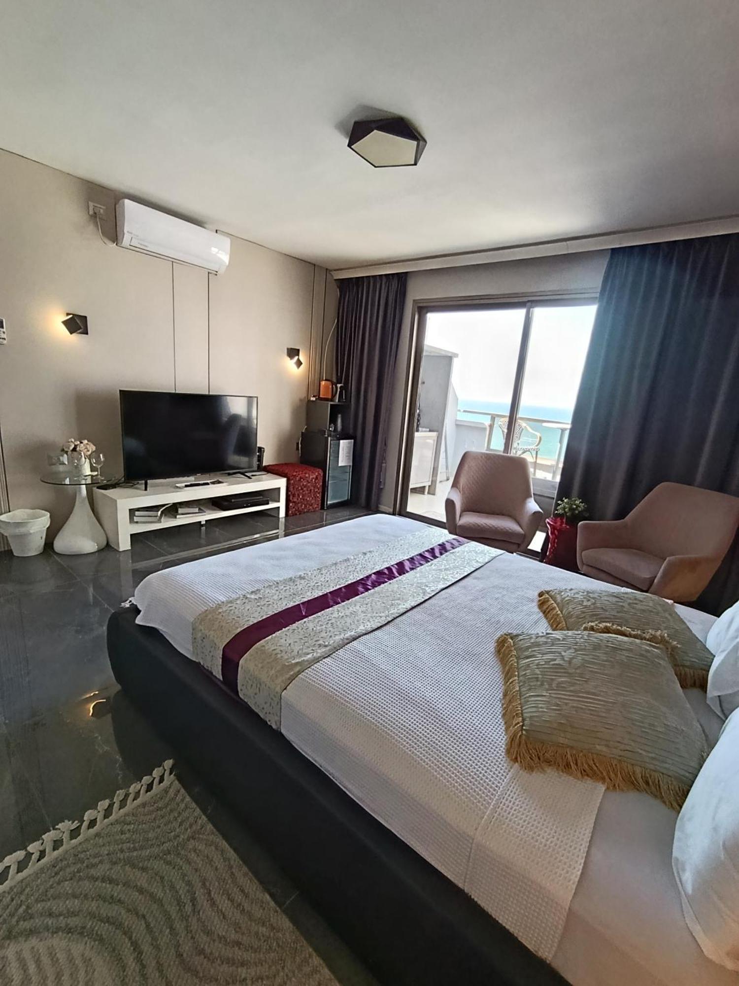 Penthouse Apartment On The Beach Bat Yam Exterior foto