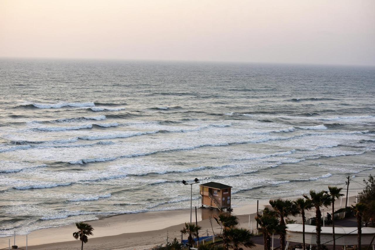 Penthouse Apartment On The Beach Bat Yam Exterior foto