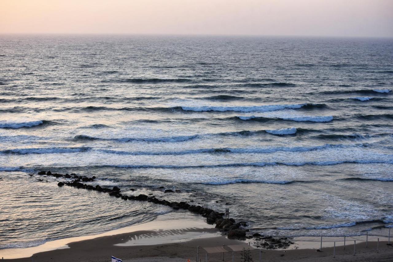 Penthouse Apartment On The Beach Bat Yam Exterior foto